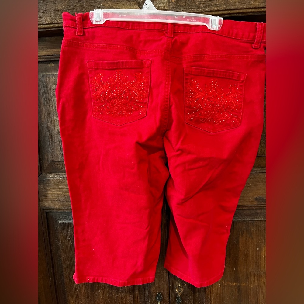 Gloria Vanderbilt Amanda classic fit red denim capris size 16W - Picture 8 of 13